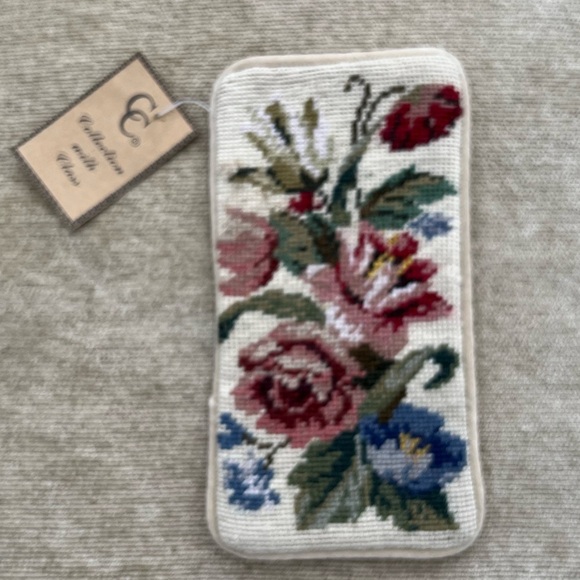 Glasses Case Needlepoint Velvet Back  Floral Roses Hand Crafted • New Old Stock - Picture 4 of 4